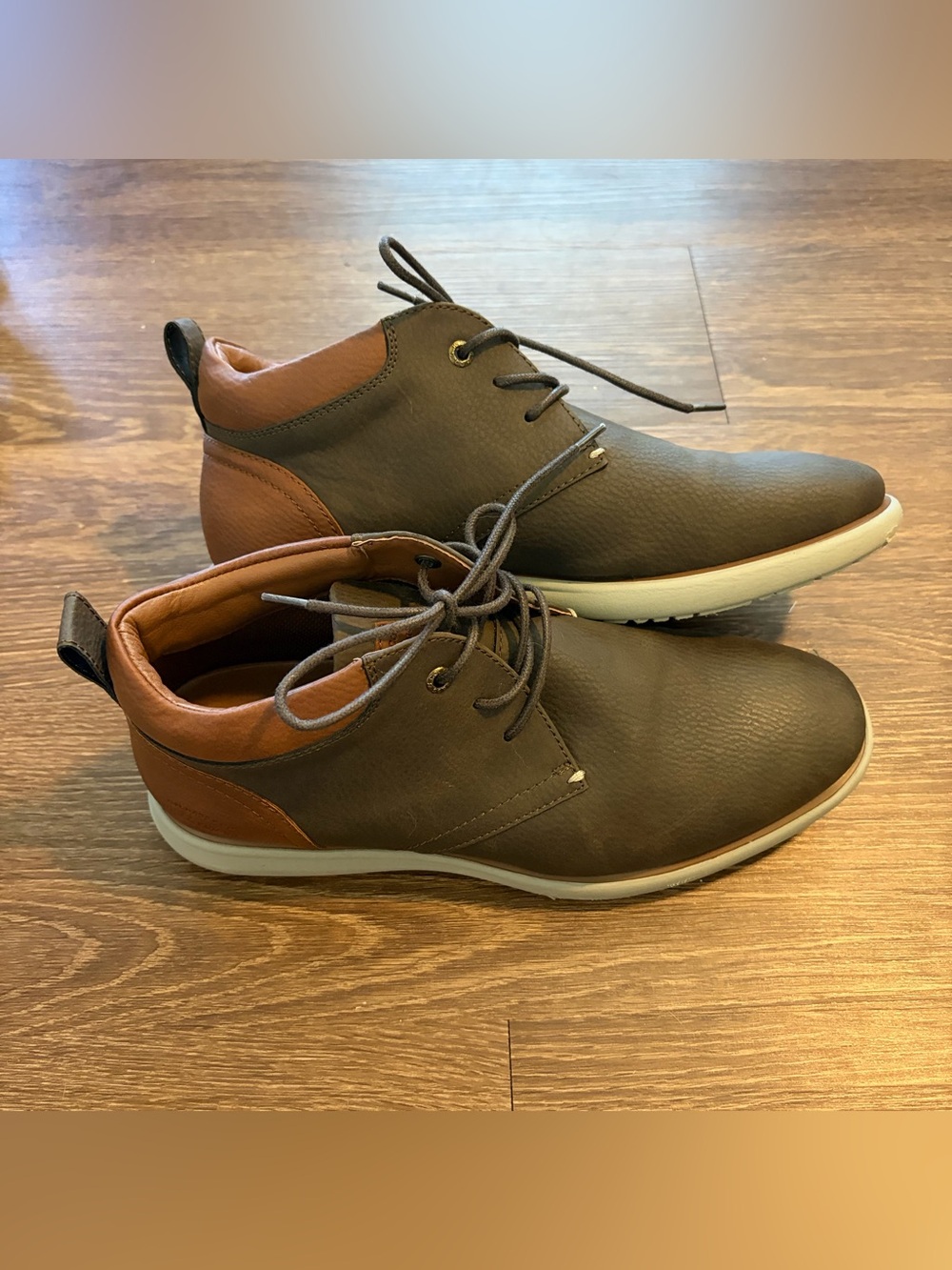 Bass Men's Brown and Tan Leather Chukka Boots
Size 9.5